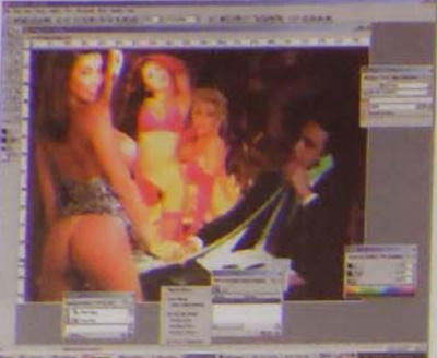 kép. Az itt kijelölt telefonkagylóhoz a weboldalban script fog tartozni, és amikor a felhasználó egérmutatója fölébe kerül, a kedves hölgyek fenyegető tekintetű adórendőrökké lényegülnek át  